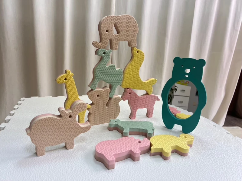 鏡子動物堆疊世界