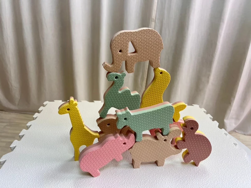 鏡子動物堆疊世界
